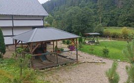 Гостьовий будинок Хатина у долині