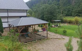 Гостьовий будинок Хатина у долині