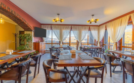 Готель Севеней