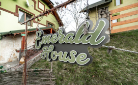 Готель Emerald House