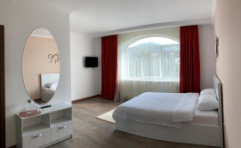 Готель Два Леви