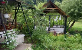 Приватна садиба Три горішки