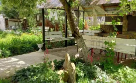 Приватна садиба Три горішки