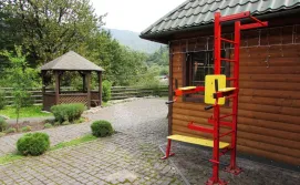 Котедж На бе́резі