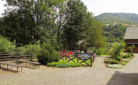 Котедж На бе́резі