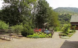 Котедж На бе́резі