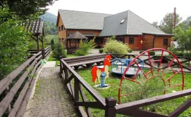 Котедж На бе́резі