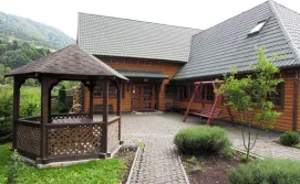 Котедж На бе́резі