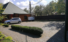 Котедж На бе́резі