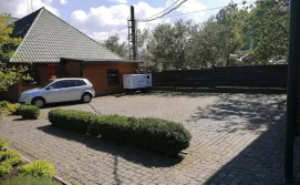 Котедж На бе́резі