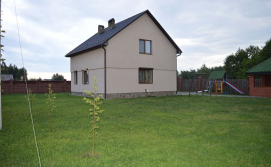 Територія біля котеджу