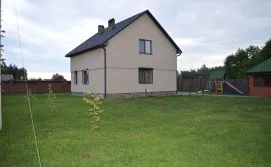 Територія біля котеджу