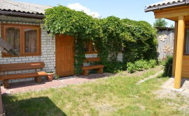 Приватна садиба У Романюка