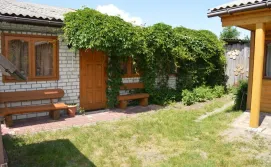 Приватна садиба У Романюка