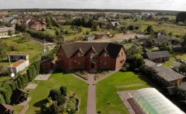 Котедж з басейном з висоти