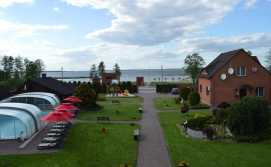 Котедж з басейном - територія №3