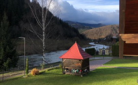 Котедж River House