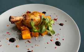 Готель Поезія Мандрів