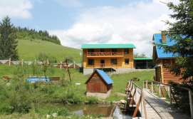 Гостьовий будинок Зустріч у Лева