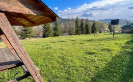 Котедж Шум Черемоша на березі річки