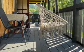 Котедж Шум Черемоша на березі річки