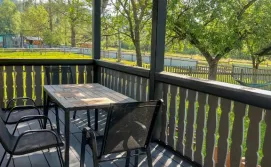 Котедж Шум Черемоша на березі річки