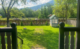 Котедж Шум Черемоша на березі річки