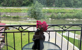 Котедж River House