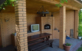 Приватна садиба У Романюка