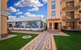 Отель Grand More