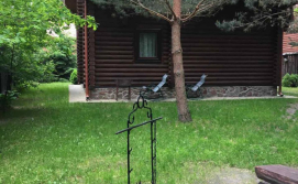Будинок Двоповерховий будинок біля озера