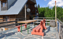 Приватна садиба Коло друзів