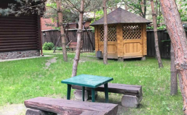 Будинок Двоповерховий будинок біля озера