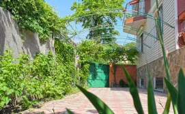 Парковка на 2 машины.