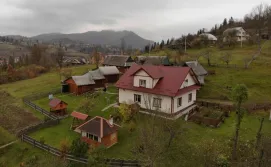 Приватна садиба Краєвиди Карпат №2