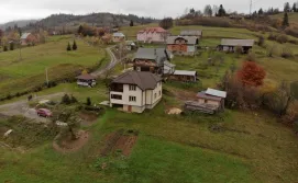 Фасад і територія садиби VALISOVA HATA з висоти