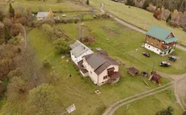 Приватна садиба На гірському схилі