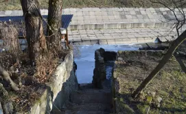Прохід до річки після бані