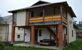 Фасад Приватної садиби Магія Карпат