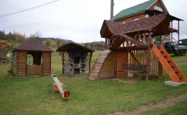 Приватна садиба На гірському схилі - територія