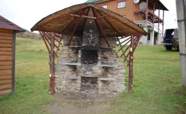 Приватна садиба На гірському схилі - піч на території