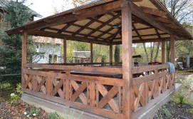 Альтанка на території Бойківський маєток