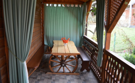 Зона відпочинку біля сауни