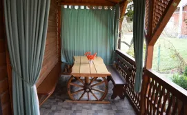 Зона відпочинку біля сауни