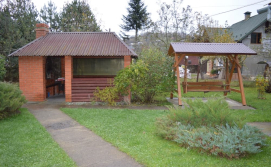 Приватна садиба Затишок в Карпатах - альтанка і гойдалка