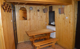 Кімната відпочинку в сауні на території маєтку Смерековий