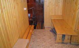 Кімната відпочинку в сауні на території маєтку Смерековий