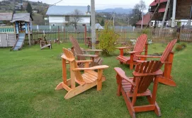 Територія поруч з котеджем Обіч