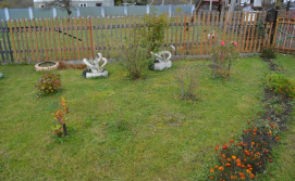 Територія поруч з котеджем Обіч