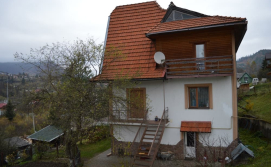 Триповерховий будинок - Приватна садиба У ДЕМ'ЯНА